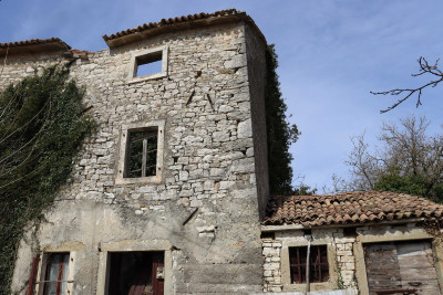 Vrstna hiša za rekonstrukcijo